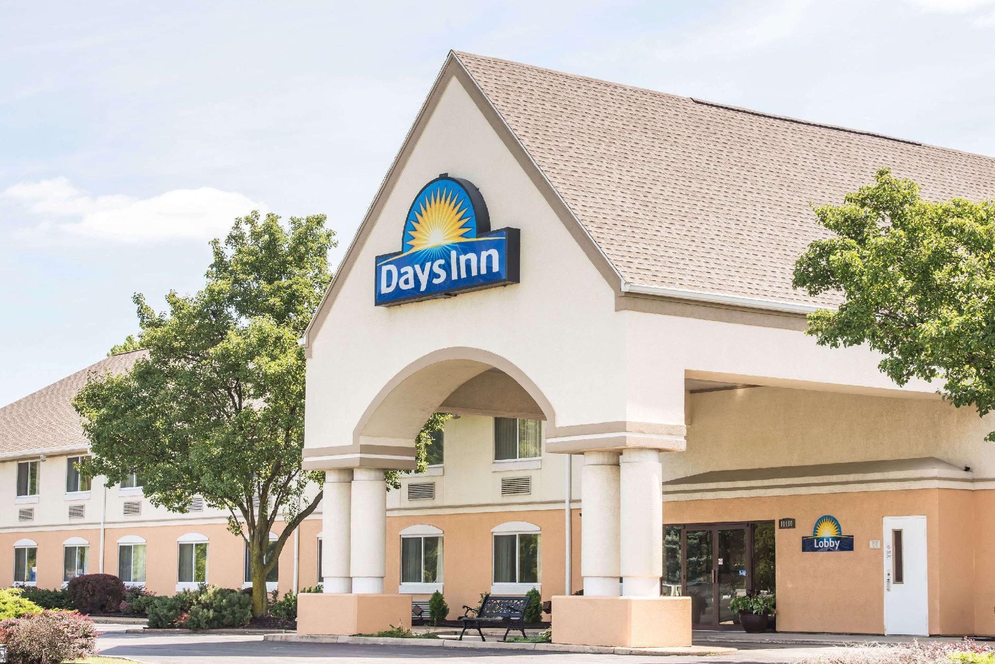 Days Inn By Wyndham Milan Sandusky South Exterior photo